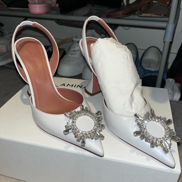 ** sold. Amina Muaddi Begum slings 38.5 - Picture 3 of 8